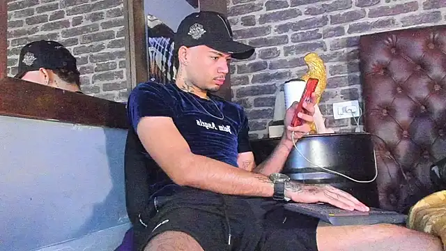 Snapshot of Daniel_huge22 chatting on 06/07/26, 04:00 Daniel huge22 online show from 06/07/26, 04:00