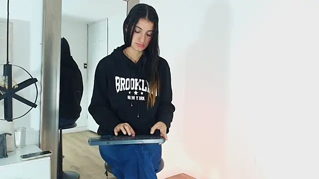 Emy-Ferrer online show from 06/10/26, 03:39