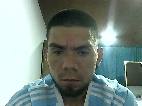 Snapshot of thomas2wood chatting on 04/16/26, 02:01 thomas2wood online show from 04/16/26, 02:01