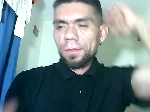 Snapshot of thomas2wood chatting on 05/19/26, 11:22 thomas2wood online show from 05/19/26, 11:22