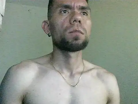 Snapshot of thomas2wood chatting on 05/21/26, 12:28 thomas2wood online show from 05/21/26, 12:28
