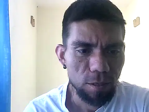 Snapshot of thomas2wood chatting on 06/03/26, 04:23 thomas2wood online show from 06/03/26, 04:23