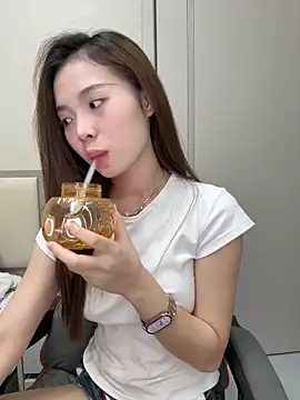 Snapshot of Mimiluv1234 chatting on 06/10/26, 01:43 Mimiluv1234 online show from 06/10/26, 01:43