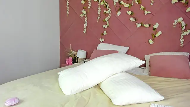 iris barnes online show from 07/13/26, 01:08