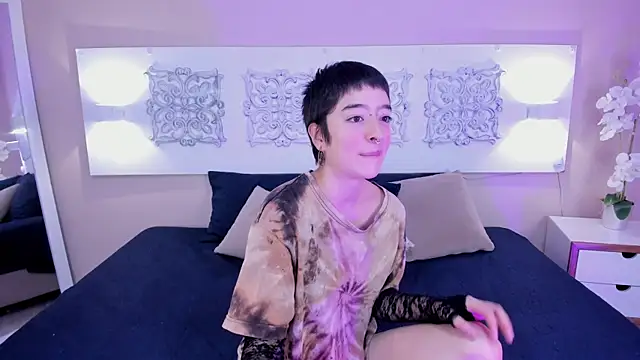 Snapshot of Atheena__ chatting on 05/30/26, 01:30 Atheena online show from 05/30/26, 01:30