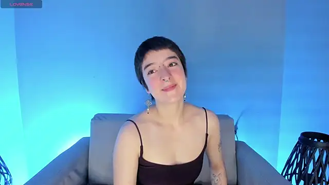 Snapshot of Atheena__ chatting on 06/04/26, 12:33 Atheena online show from 06/04/26, 12:33