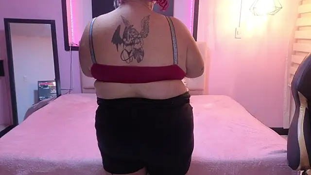 Snapshot of Sweet_cat_t chatting on 06/17/26, 02:25 Sweet cat t online show from 06/17/26, 02:25