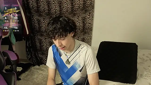 Snapshot of Otter_Moon chatting on 05/16/26, 03:47 Otter Moon online show from 05/16/26, 03:47