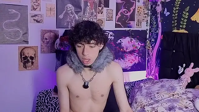 Snapshot of Otter_Moon chatting on 05/19/26, 03:13 Otter Moon online show from 05/19/26, 03:13