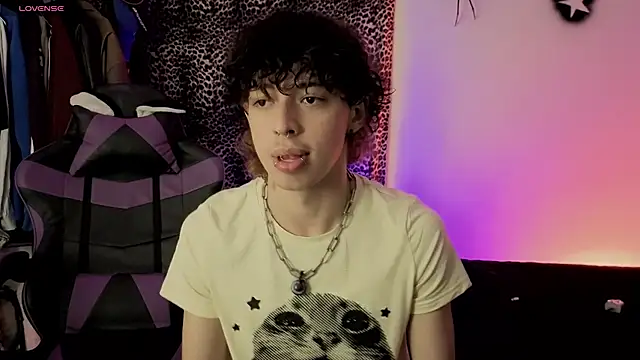 Otter Moon online show from 07/04/26, 03:45