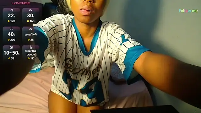 Snapshot of CocoaBelle chatting on 06/04/26, 12:16 CocoaBelle online show from 06/04/26, 12:16