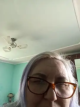 Snapshot of AureliaSky598 chatting on 04/15/26, 10:44 AureliaSky598 online show from 04/15/26, 10:44