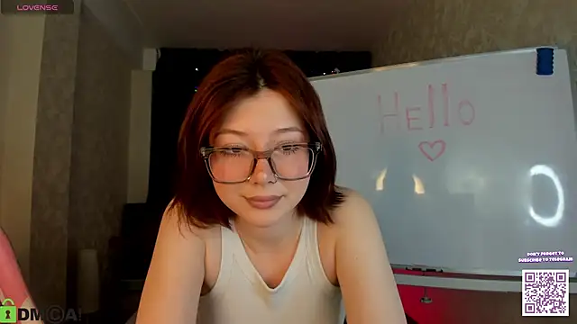 Snapshot of Lessi_Panic chatting on 04/28/26, 01:15 Lessi Panic online show from 04/28/26, 01:15