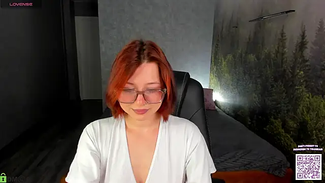 Snapshot of Lessi_Panic chatting on 04/30/26, 01:01 Lessi Panic online show from 04/30/26, 01:01