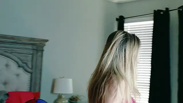 Farrah Fantasy online show from 04/26/26, 03:42