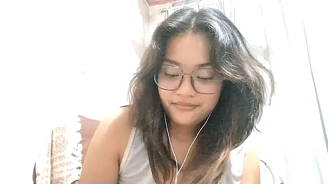 Snapshot of OliviaCarchi chatting on 04/13/26, 10:43 OliviaCarchi online show from 04/13/26, 10:43