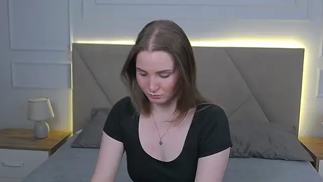 ArianaMilss online show from 06/11/26, 10:35