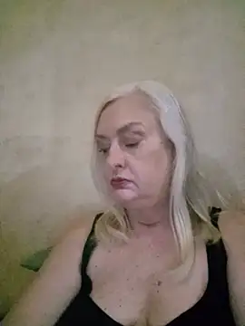 Snapshot of Julia20X chatting on 05/28/26, 11:29 Julia20X online show from 05/28/26, 11:29