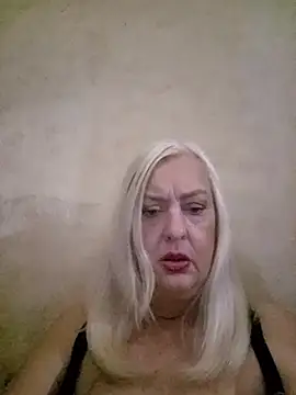 Snapshot of Julia20X chatting on 06/07/26, 08:29 Julia20X online show from 06/07/26, 08:29