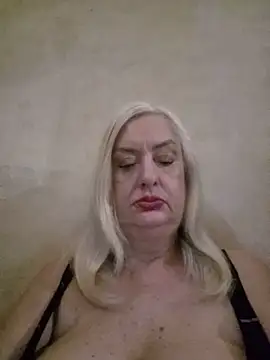 Snapshot of Julia20X chatting on 06/11/26, 10:13 Julia20X online show from 06/11/26, 10:13