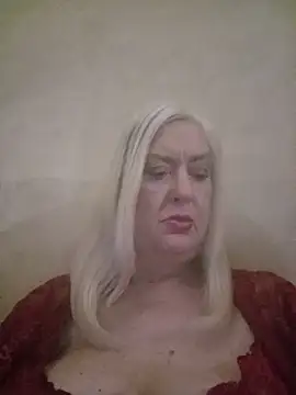 Snapshot of Julia20X chatting on 06/12/26, 10:25 Julia20X online show from 06/12/26, 10:25