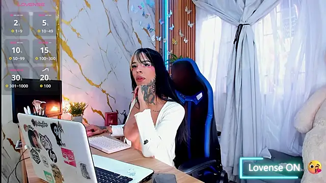 Dafne kee online show from 07/27/26, 04:36