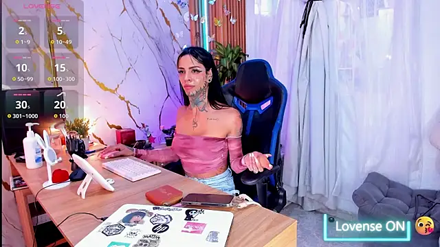 Dafne kee online show from 07/28/26, 09:14