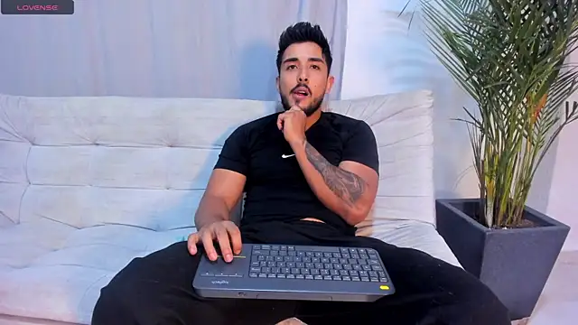 Snapshot of alangreek1 chatting on 07/05/26, 03:34 alangreek1 online show from 07/05/26, 03:34