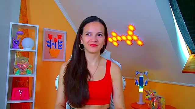 Snapshot of LeonaLane chatting on 05/07/26, 06:30 LeonaLane online show from 05/07/26, 06:30