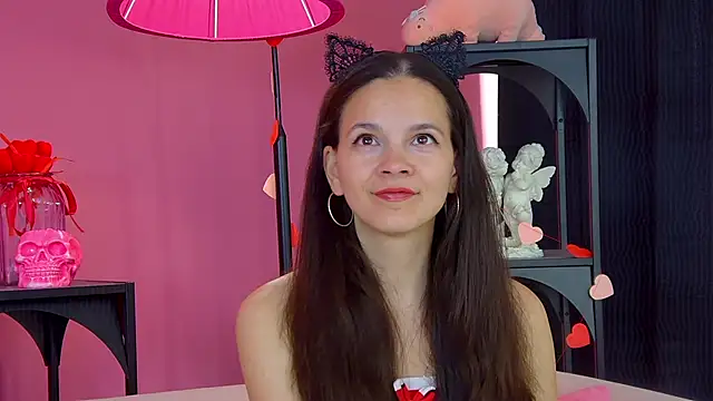 Snapshot of LeonaLane chatting on 05/19/26, 06:31 LeonaLane online show from 05/19/26, 06:31