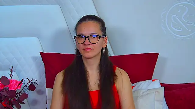 Snapshot of LeonaLane chatting on 05/20/26, 06:30 LeonaLane online show from 05/20/26, 06:30