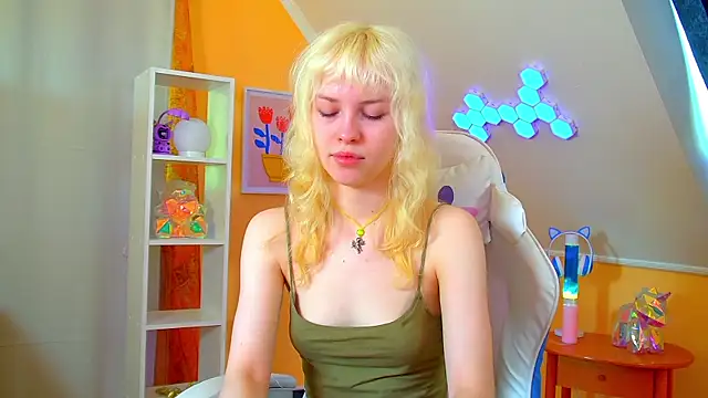 HannahHollis online show from 06/03/26, 06:16