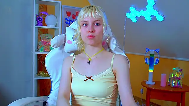 HannahHollis online show from 06/17/26, 06:20