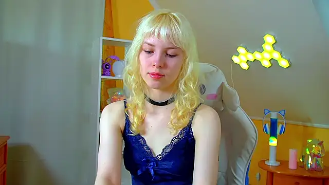 HannahHollis online show from 06/24/26, 06:23