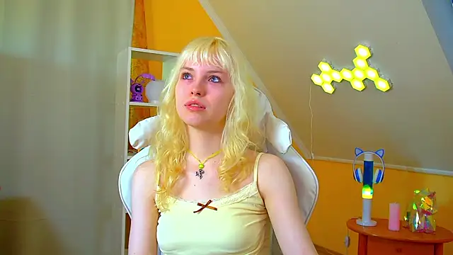 HannahHollis online show from 06/25/26, 06:18