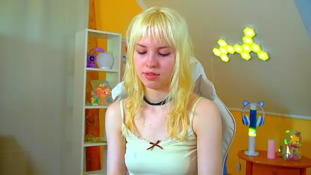 HannahHollis online show from 06/28/26, 06:19