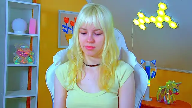 HannahHollis online show from 07/12/26, 06:15
