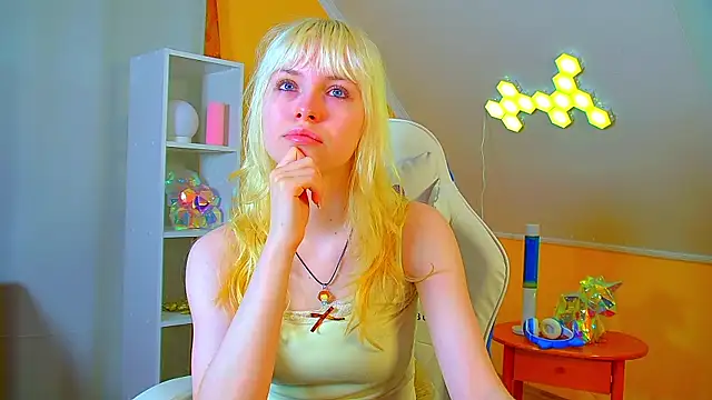 HannahHollis online show from 07/15/26, 06:07