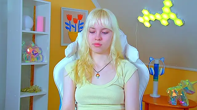 HannahHollis online show from 07/19/26, 06:17