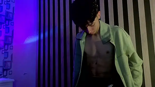 Snapshot of Twink_Sebas7 chatting on 06/06/26, 12:21 Twink Sebas7 online show from 06/06/26, 12:21