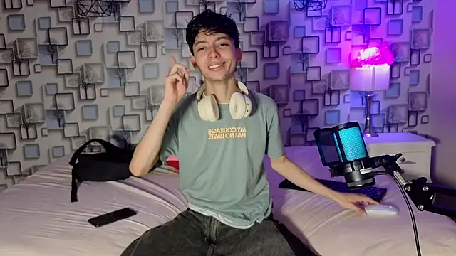Snapshot of Twink_Sebas7 chatting on 06/11/26, 12:14 Twink Sebas7 online show from 06/11/26, 12:14