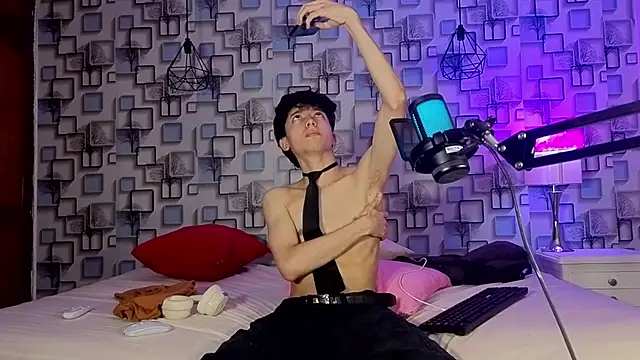 Snapshot of Twink_Sebas7 chatting on 06/12/26, 12:26 Twink Sebas7 online show from 06/12/26, 12:26