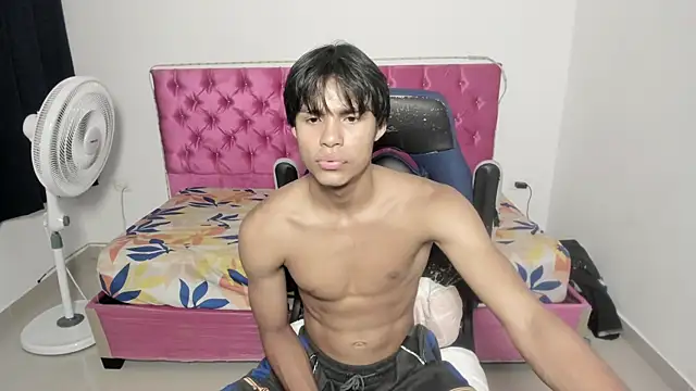 Snapshot of skinny_sam chatting on 06/11/26, 02:53 skinny sam online show from 06/11/26, 02:53