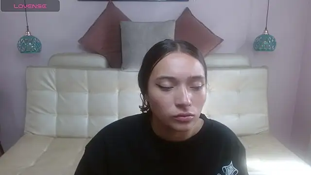 Snapshot of Marianne_Cam chatting on 04/20/26, 01:47 Marianne Cam online show from 04/20/26, 01:47