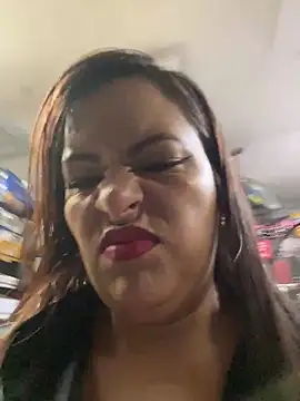 Snapshot of MIA_ROSSEEE chatting on 05/15/26, 10:33 MIA ROSSEEE online show from 05/15/26, 10:33