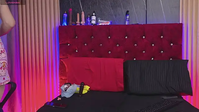 AshlyFox99 online show from 07/25/26, 06:27