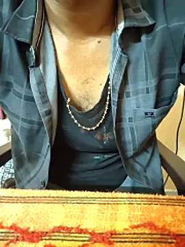 Snapshot of bullhottamil chatting on 04/19/26, 04:17 bullhottamil online show from 04/19/26, 04:17