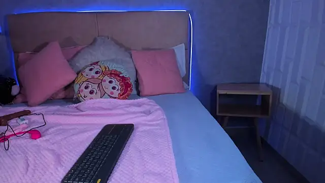 RoxaneBrown online show from 06/23/26, 07:34