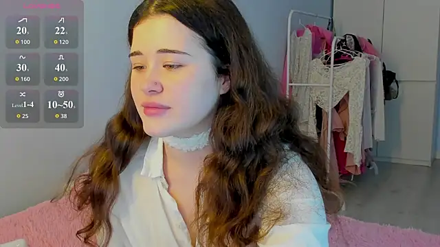 ChloeBlisss online show from 06/19/26, 04:17