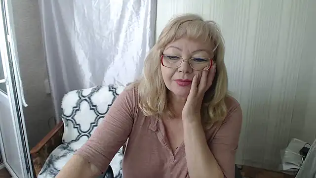 Snapshot of LavandaMay chatting on 04/30/26, 08:09 LavandaMay online show from 04/30/26, 08:09